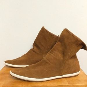 🌘SANUK brown suede slouch booties
